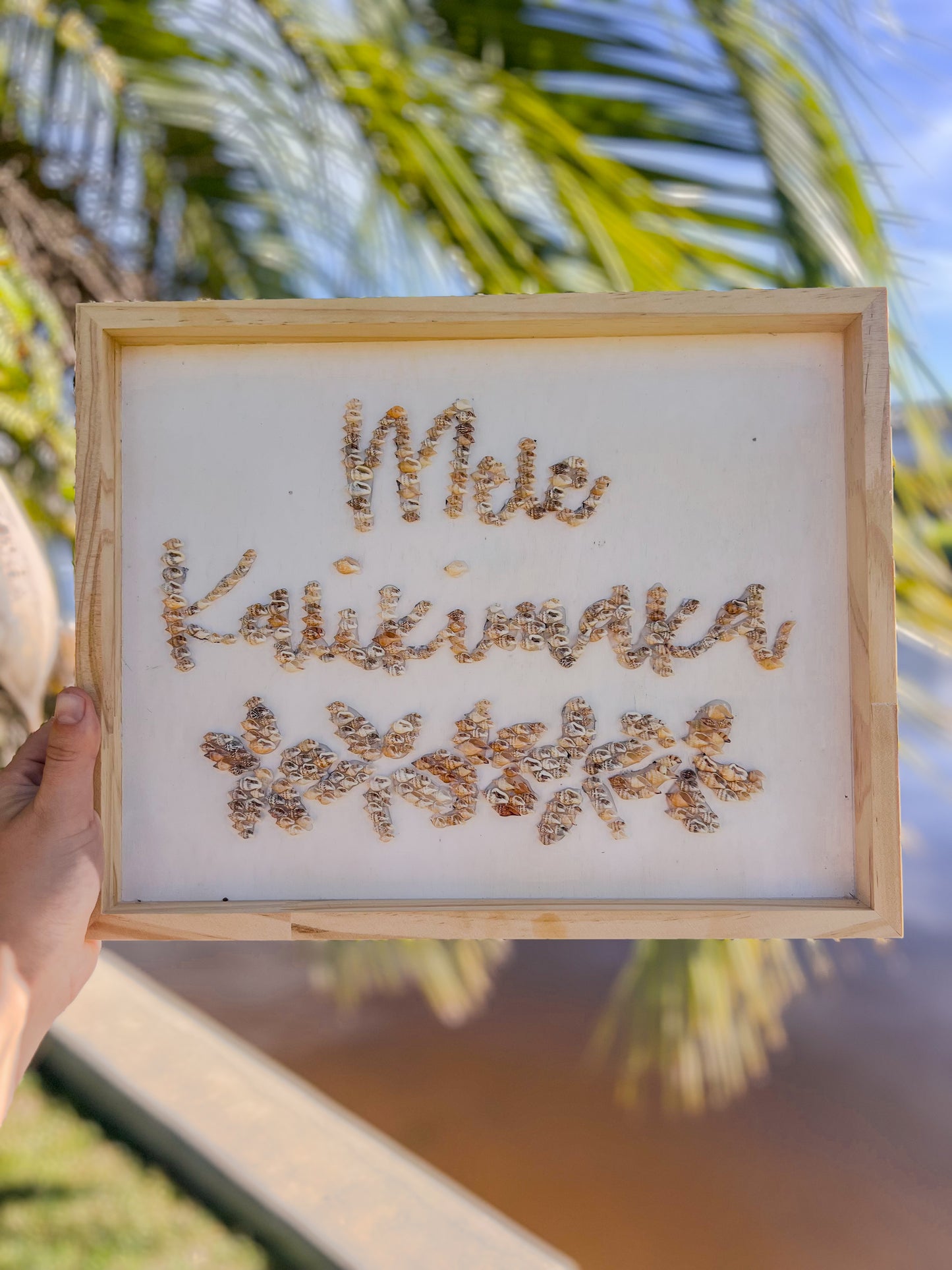 Mele Kalikimaka Seashell Sign